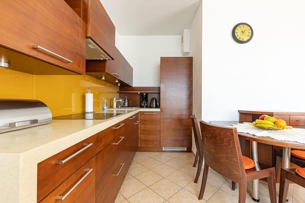 Apartment In The Heart Of Гданьск Экстерьер фото